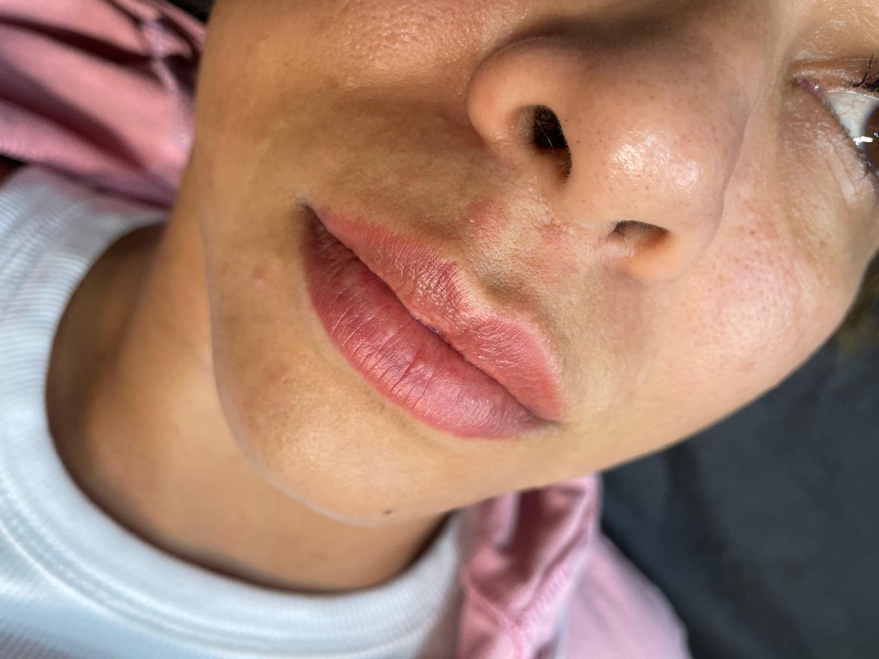 Lips Glow em tom natural